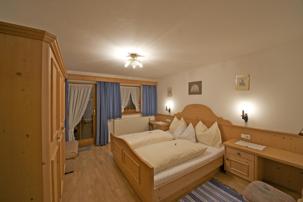 Holzschnitzers Appartements Ehrwald Exterior photo
